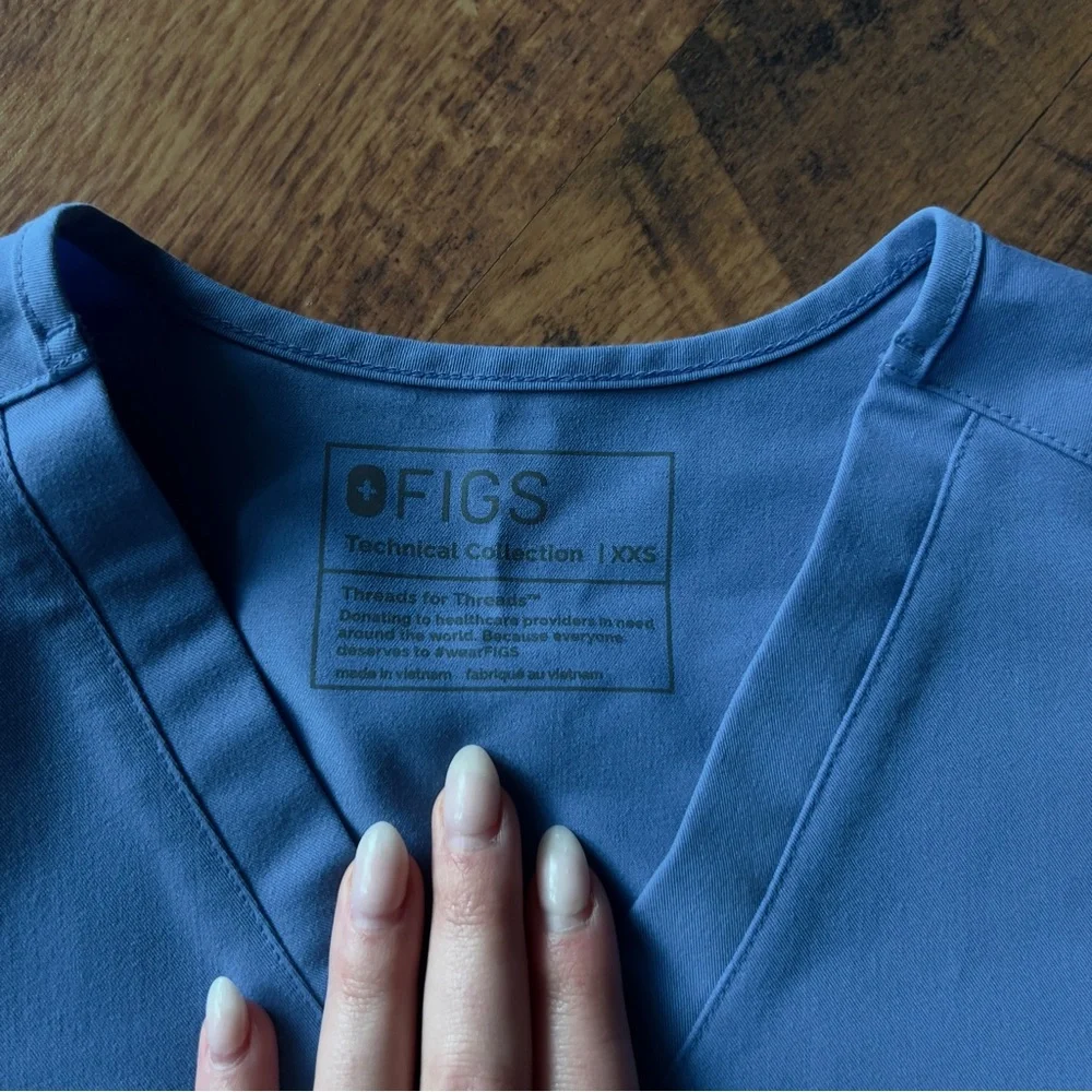 FIGS SCRUB TOP - Picture 4 of 4